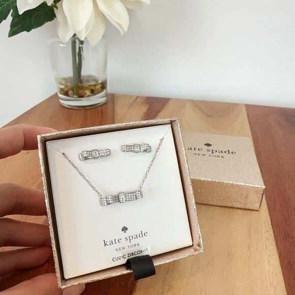 NWT Kate Spade Ribbon Boxed Set Earrings and Necklace - Picture 4 of 7